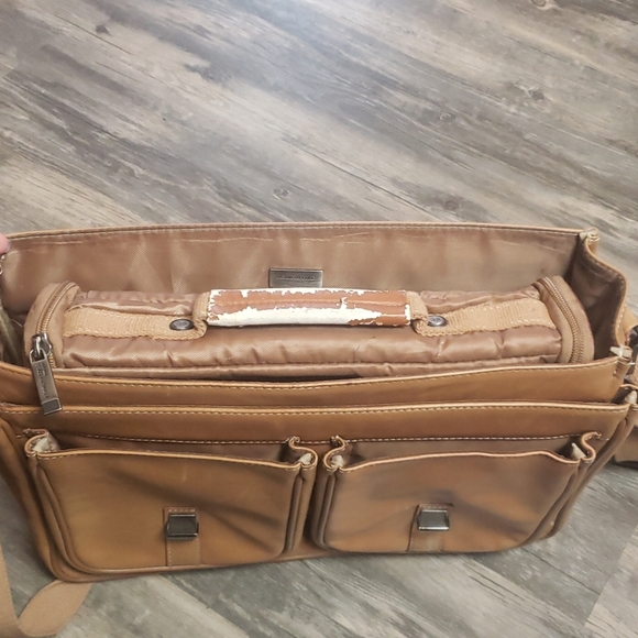 Kenneth Cole Leather messenger computer bag - Picture 15 of 16